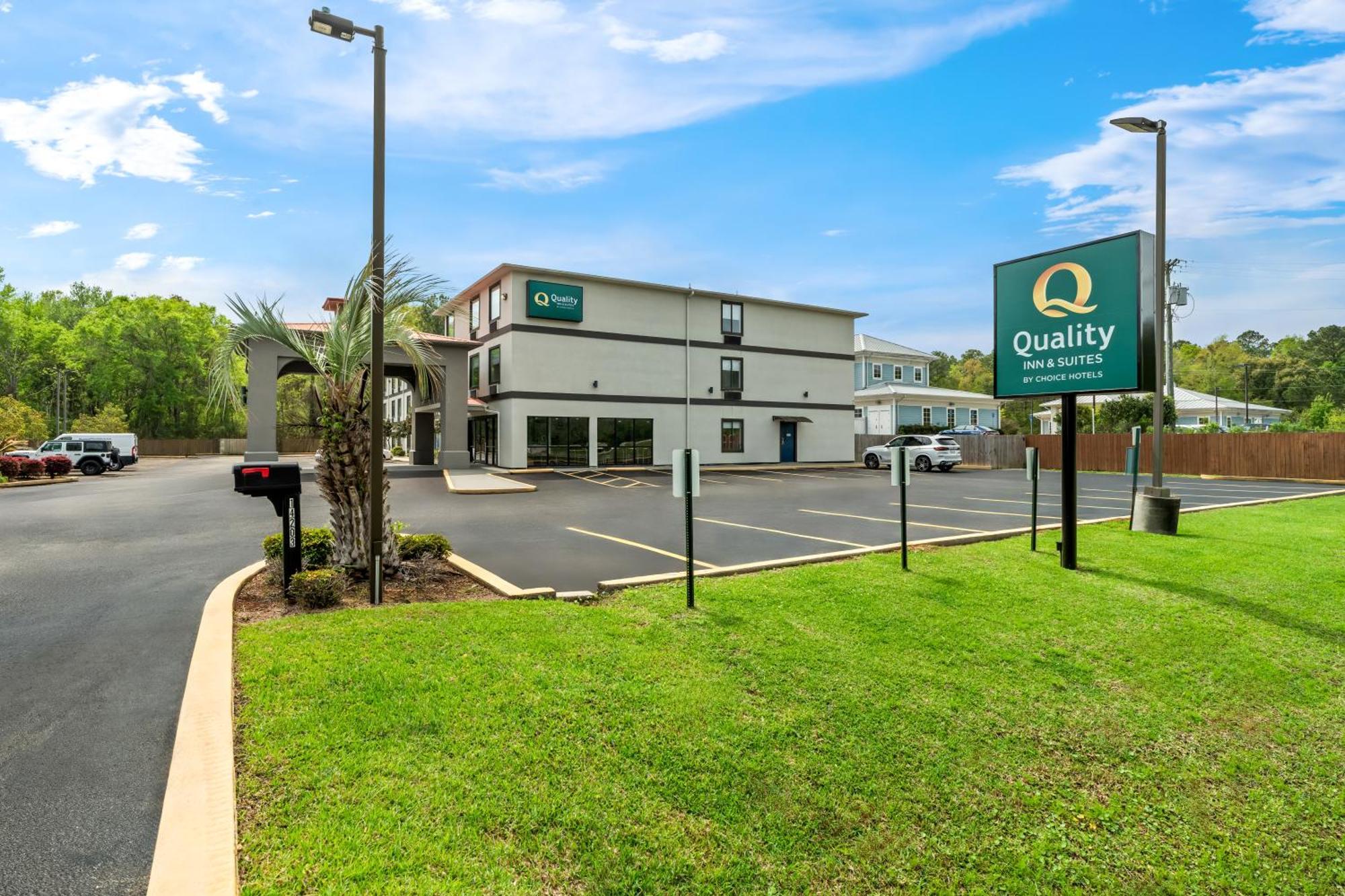 Quality Inn & Suites Biloxi Exterior photo