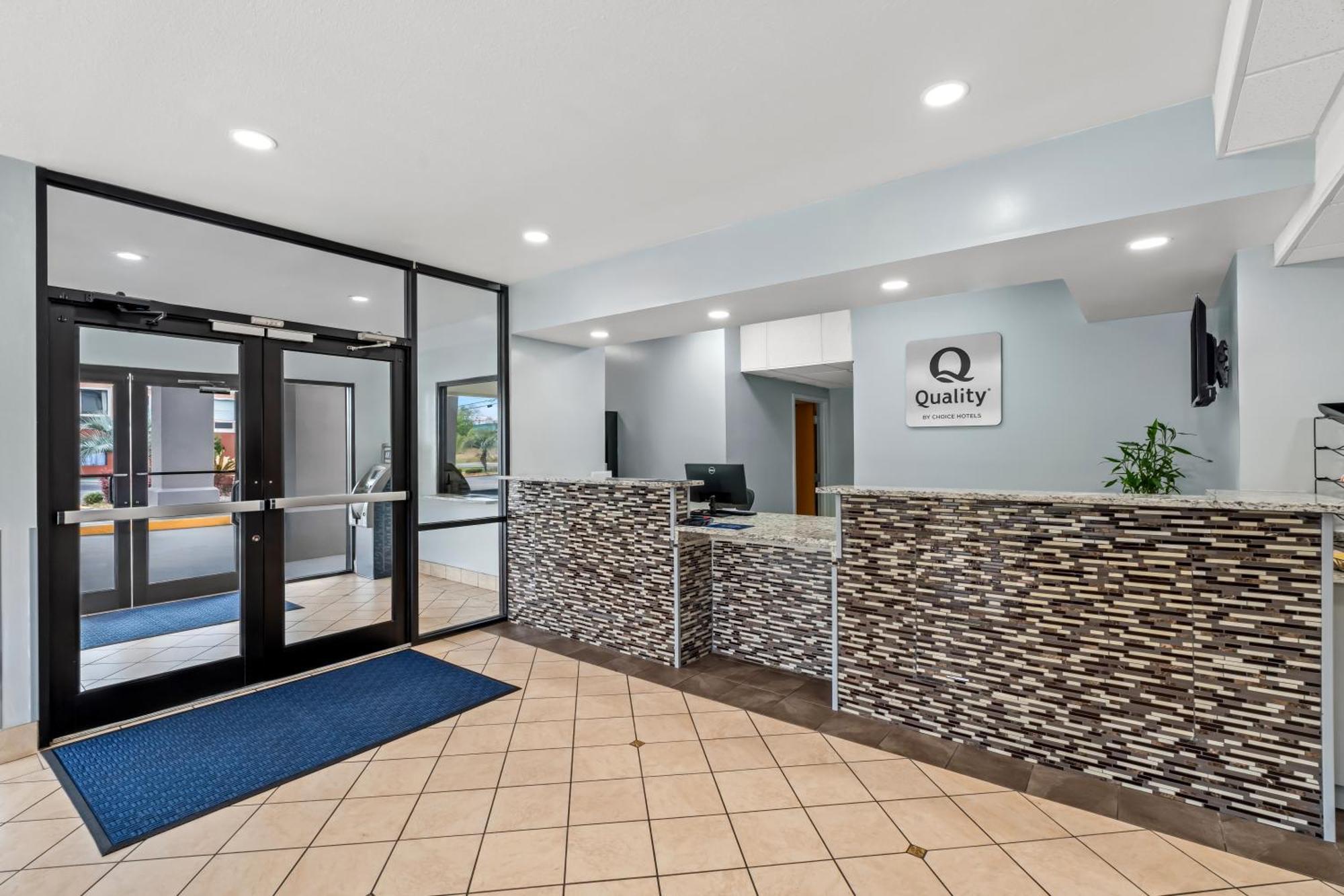 Quality Inn & Suites Biloxi Exterior photo