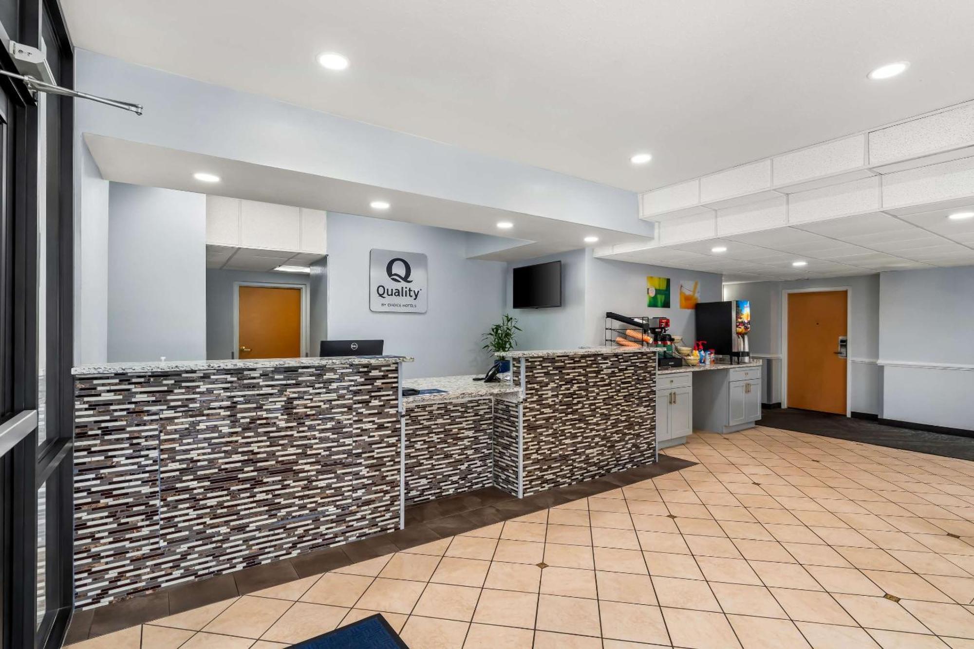 Quality Inn & Suites Biloxi Exterior photo