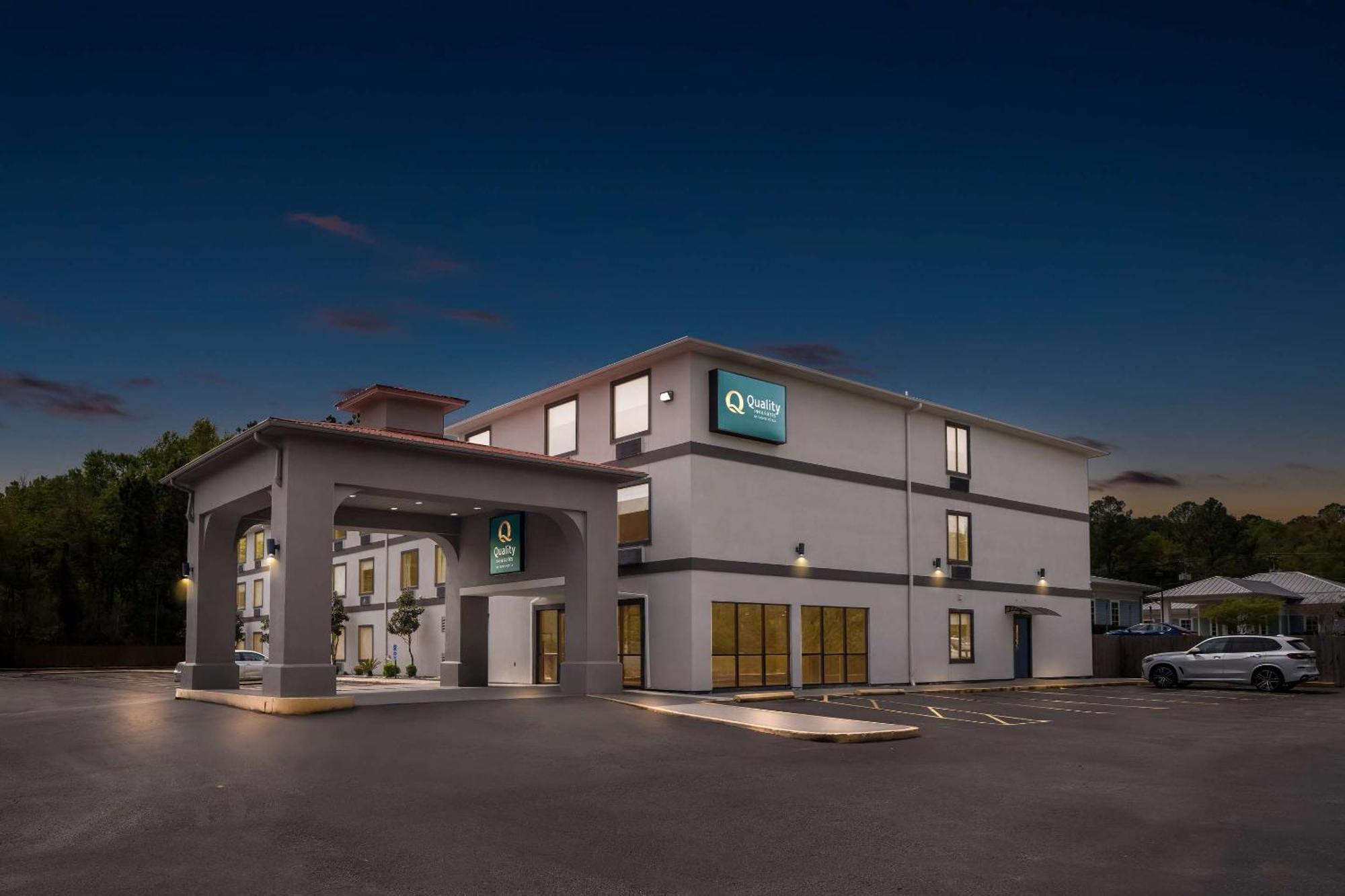 Quality Inn & Suites Biloxi Exterior photo